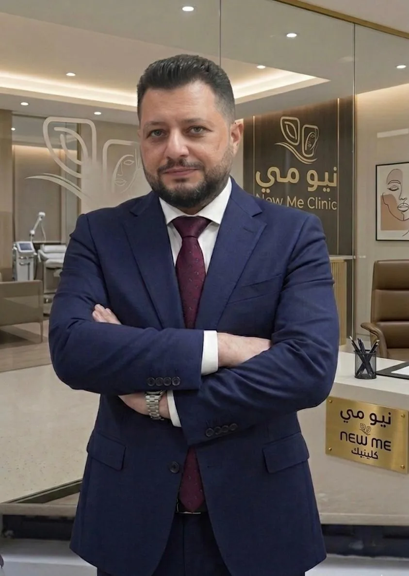 الدكتور سامح هاني داخل العيادة